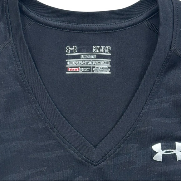 Under Armour Women's Black Camo Semi-Fitted V-Neck Athletic Tee - Size Small - Picture 2 of 3